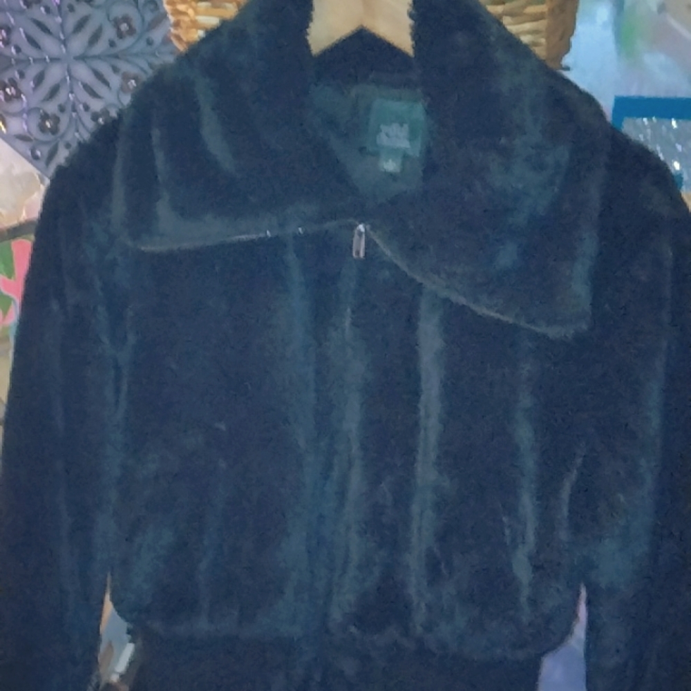 Fuzzy and soft CROPPED JACKET